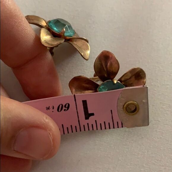 Vintage Clip On Screw Back Earrings Flower - Picture 7 of 7